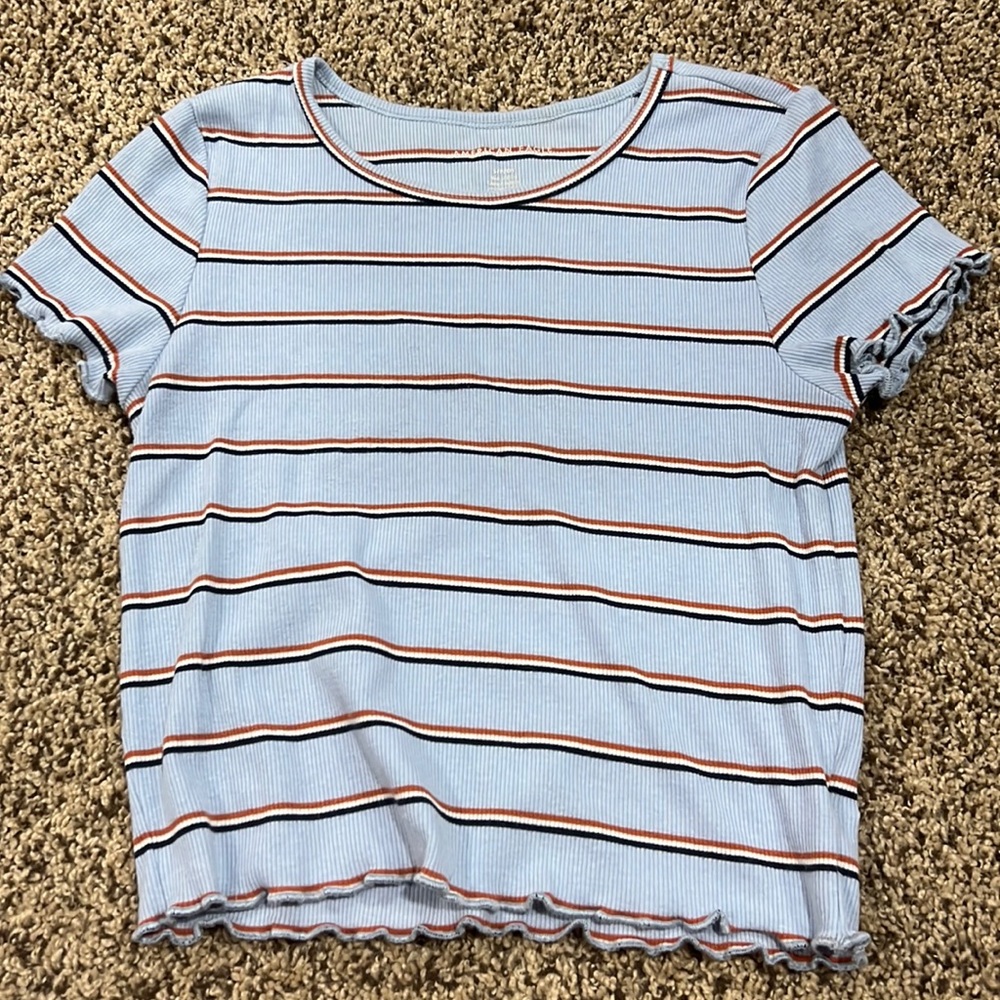 Size small cropped shirt